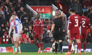 Liverpool chạm đáy 91 năm, Arne Slot bị chỉ trích dữ dội