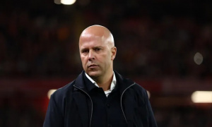 Jamie Redknapp bất ngờ, chỉ trích quyết định xoay tua của Arne Slot