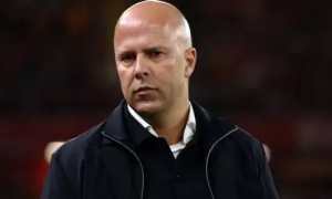 Liverpool khủng hoảng sau “canh bạc” Carabao Cup của Arne Slot