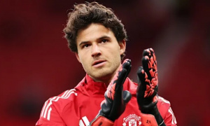 Vì sao Senne Lammens đang chinh phục Old Trafford chỉ sau 3 trận?