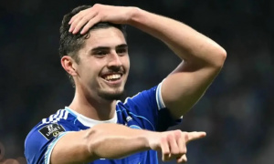 Barcelona bất ngờ nhắm tiền đạo lạ thay thế Lewandowski?