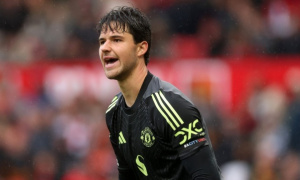 Mark Bosnich khen ngợi Amorim, đánh giá cao Senne Lammens