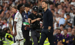 Vinicius đối mặt thử thách chuộc lỗi trước Xabi Alonso