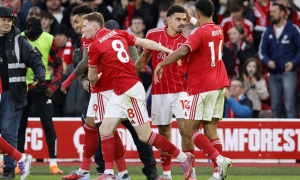 Forest ghi hai bàn trong hai phút trước Man Utd