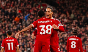 Gravenberch trở lại ấn tượng, khiến Van Dijk phải nể phục