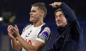 Từ Van de Ven, suy ngẫm về nghĩa vụ vỗ tay trong bóng đá