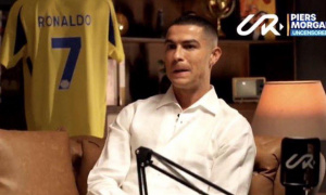 Ronaldo tái xuất cùng Piers Morgan, phát biểu gây tranh cãi về Messi