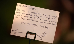 Trent Alexander-Arnold gửi thông điệp 'Forever 20' tới Diogo Jota