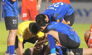 Trọng tài Nguyễn Mạnh Hải phản xạ nhanh cứu cầu thủ HAGL