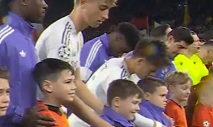 Hành động đẹp của Guler và Huijsen sưởi ấm Anfield trong ngày Real thất bại