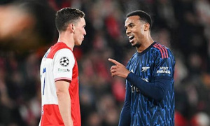 Đội trưởng Slavia Prague chỉ trích chiến thuật Arsenal sau thất bại