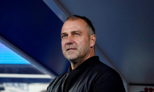 Hansi Flick trấn an Barcelona, tiếp tục dự án đến 2027