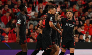 Mourinho bất lực, Benfica thua trận thứ tư ở Champions League