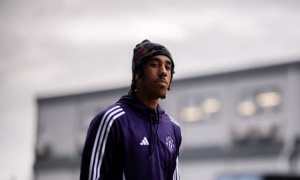 Từ chối Real Madrid để đến MU, Leny Yoro chưa bao giờ hối hận