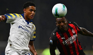 Bị Parma 'níu chân', AC Milan nguy cơ mất ngôi đầu Serie A