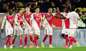 Balogun dính thẻ đỏ, AS Monaco thảm bại trước Lens