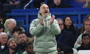 Maresca suýt nhận thẻ đỏ vì ăn mừng bàn thắng của Malo Gusto