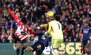 Seaman chỉ trích pha xử lý từ Raya ở bàn thua của Arsenal