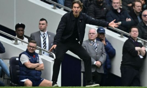 Thomas Frank lý giải quyết định thay người gây tranh cãi ở trận Man Utd