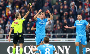 Bologna đánh bại Napoli trong ngày Hojlund mờ nhạt