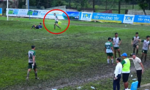 Cầu thủ STP Foods TP.HCM bị treo giò vì mang ghế ngồi giữa sân