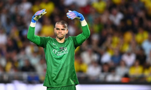 Áp lực đè nặng Lucas Chevalier tại PSG