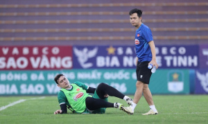 Đặng Văn Lâm chấn thương nhẹ khi tập cùng ĐT Việt Nam