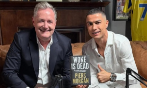 Ronaldo đeo đồng hồ kim cương 1,1 triệu bảng