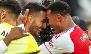 Từ bóng bầu dục đến tuyệt chiêu thống trị Ngoại hạng Anh