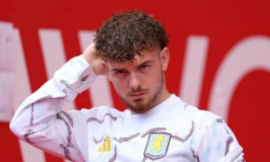 Vì sao Unai Emery 'đóng băng' Harvey Elliott trên ghế dự bị