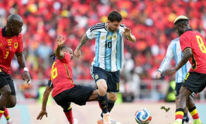 Song sát Messi - Martinez giúp Argentina thắng dễ Angola