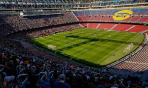 Barcelona bị lùi quyết định trở lại sân Camp Nou đến thứ hai