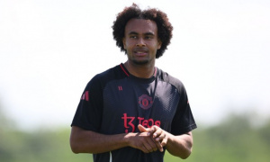 Zirkzee muốn rời MU, Roma nhanh chân đón