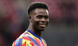 Romano: Saka hạnh phúc tại Arsenal