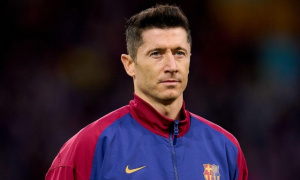 Lewandowski bác tin giải nghệ, tập trung cho Barcelona