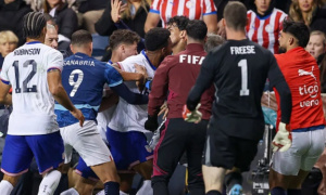 ĐT Mỹ hạ Paraguay 2-1, ẩu đả lớn nổ ra vào cuối trận