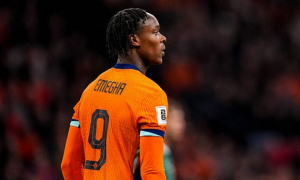 Van Hooijdonk khen ngợi màn ra mắt của Emegha ở tuyển Hà Lan