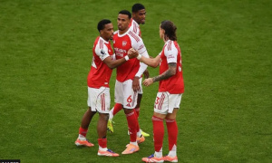 Arsenal đau đầu, ba trụ cột hàng thủ dính chấn thương
