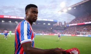 Barca đưa Marc Guehi vào danh sách ưu tiên cho mùa tới