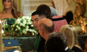 Trump tiết lộ Barron là fan hâm mộ của Ronaldo tại tiệc Nhà Trắng