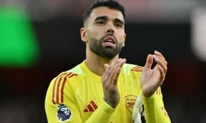 Courtois gây bất ngờ, xếp Raya vào top 3 thủ môn thế giới