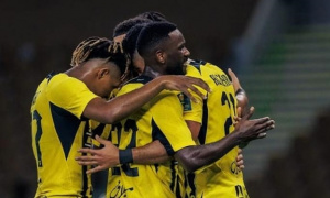 Benzema tỏa sáng, Al-Ittihad nhọc nhằn đánh bại Al-Riyadh