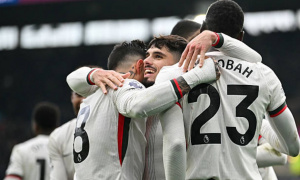 Neto và Enzo lập công, Chelsea phả hơi nóng vào gáy Arsenal