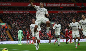 Forest dẫn trước Liverpool nhờ bàn thắng gây tranh cãi