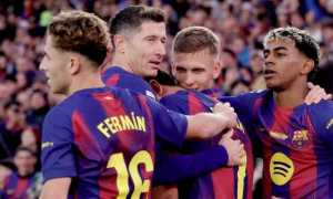 Barca thắng 4-0 ngày trở lại Camp Nou, tạm trở lại ngôi đầu La Liga