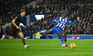 Welbeck mở đường cho Brighton bay vào top 5 Ngoại hạng Anh