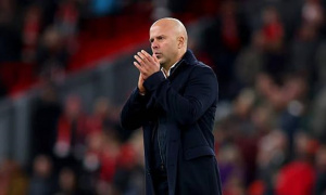 Arne Slot nhận trách nhiệm sau trận thua muối mặt của Liverpool