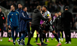 Newcastle thắng Man City, Joelinton tức giận với Donnarumma