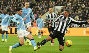 Tranh cãi ở St James’ Park: Man City đòi penalty bất thành