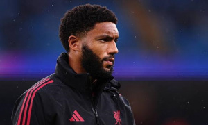 Liverpool thua muối mặt, Arne Slot tiết lộ lý do loại Gomez